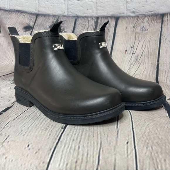 JBU Shoes - JBU by Jambu Women’s Chelsea Waterproof Rain boots size 7.5